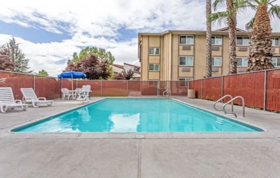 Welcome to Super 8 by Wyndham Sacramento North - Sparkling Pool